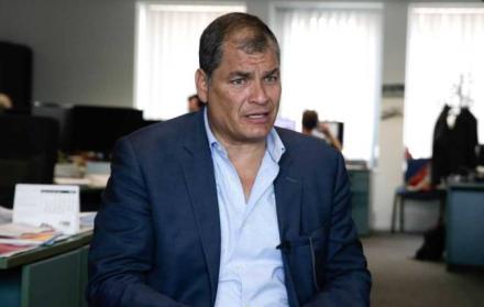 Correa no descansa de sus actividades partidistas y lo evidencia en su cuenta Twitter.