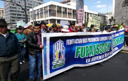 Delegados de las 23 provincias del país se concentraron en las afueras del edificio de la Caja del Seguro a la altura del parque El Ejido.