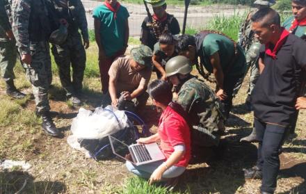 Los militares realizaron una exploración terrestre, acompañados por personal del Ministerio del Ambiente.