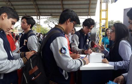 La Feria de Universidades se realizó este miércoles en el auditorio del colegio Americano de Guayaquil.