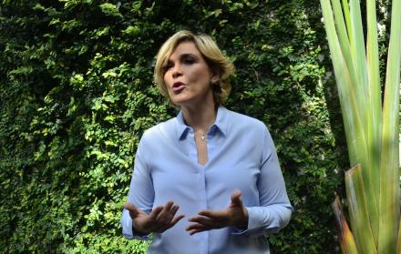 Cynthia Viteri Jiménez tiene 53 años. Casada. Tiene cinco hijos. Es abogada y comunicadora social. Tiene un doctorado en Jurisprudencia y un posgrado en Derecho Constitucional.
