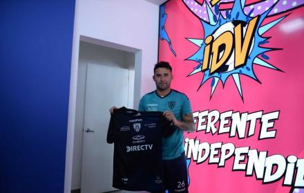El atacante argentino-ecuatoriano, con la camiseta de su nuevo club. 