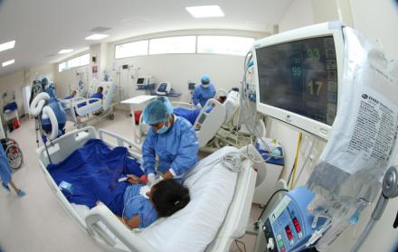 Salud. Sandra Zamora contó que, al igual que le pasó a su esposo, otras personas no pudieron ser intervenidas quirúrgicamente.