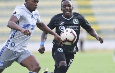Hernández llegaría al Emelec para reforzar la banda izquierda, donde atravesó serios problemas durante esta temporada.