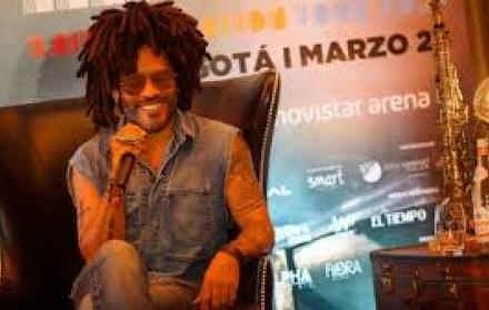 El cantante estadounidense Lenny Kravitz en rueda de prensa en Colombia