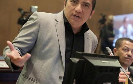El asambleísta Yoffre Poma es acusado de paralizar un servicio público.