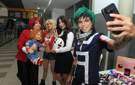Jóvenes realizaron cosplay de sus personajes favoritos.