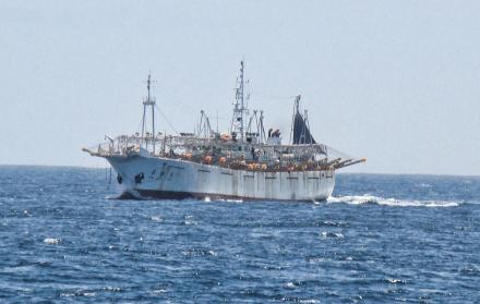 Vigilancia se refuerza por presencia de flota pesquera china.