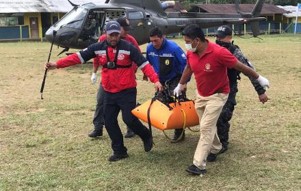 El helicóptero de la Aviación del Ejército estuvo siempre activo trasladando a buzos del GOE.