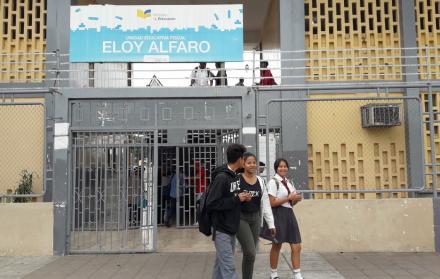 Padres de familias optaron por retirar a sus hijos de los colegios luego de registrar su asistencia.