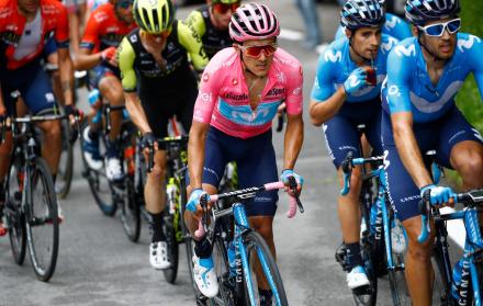 Portando la maglia rosa, el ciclista ecuatoriano estuvo en el grupo de los favoritos.