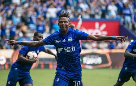 Arce pudo convertir 2 goles con la camiseta del Bombillo.