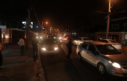 Congestión. En la calle Jorge Pérez Concha ( Circunvalación Sur) la preferencia se la toman los carros, al no existir una clara señalización de cruce para los peatones.