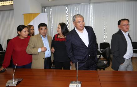 La Comisión de Gobiernos Autónomos es una de las dos comisiones especializadas permanentes que no logran instalarse desde hace tres meses. Asambleístas de AP, PSC, correístas, independientes y SUMA no aceptan la designación del legislador Héctor Yépez (CR