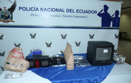 Artículos incautados por los agentes policiales. 