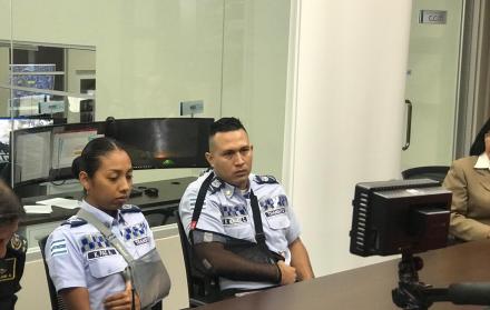 Katiuska Paz y Roberth Hernández fueron agredidos por un taxita informal.