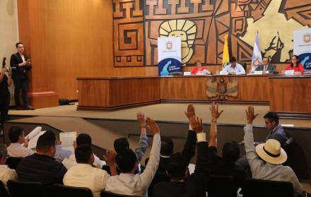 Sesión. Con el voto unánime de los consejeros fue aprobado el informe de la Comisión de Presupuesto.