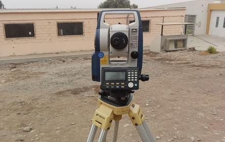Referencial. Los delincuentes se llevaron un equipo de topografía: la estación total Sokkia, modelo CX 105.