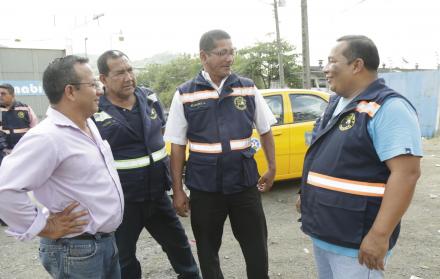 Un servicio voluntario. Los taxistas de la cooperativa Atarazana, se sumaron a la campáña de la ATM.