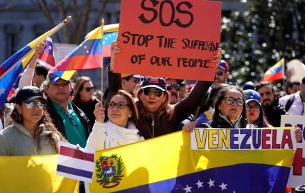 Washington. Un grupo de opositores del presidente Maduro se manifestaron ayer frente a la Casa Blanca.