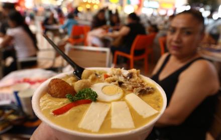 Imagen referencial. En centro comerciales y restaurantes se ofreció el plato tradicional.