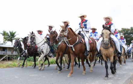 Recorrido. Los caballistas llegaron con sus mejores equinos.