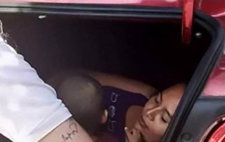 En redes sociales la fotografía de la mujer con su bebé escondidos en el baúl fue criticada.