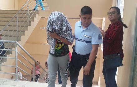 Familiares de la joven asesinada acuden a las autoridades. 