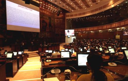 Intervención de Verónica Espinosa, exministra de Salud, durante en el juicio político en su contra, en el pleno de la Asamblea.