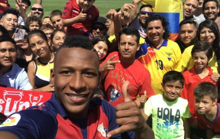 El ecuatoriano Pervis Estupiñán integra oficialmente el Osasuna. Este jueves se presentó con la camiseta del club de Pamplona.