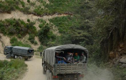 Apoyo. 108 viajes realizaron 41 vehículos tácticos del Ejército, tipo camión, en el traslado de las personas que desalojaron voluntariamente las minas.