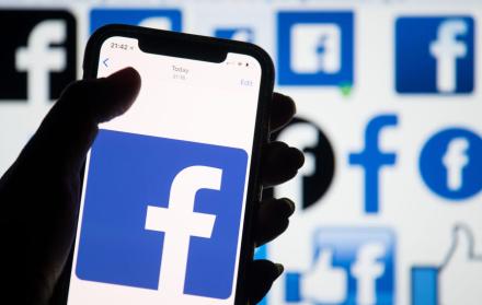 Se ha determinado varias estimaciones sobre la fecha en que el número de muertos superará el de los vivos en Facebook.
