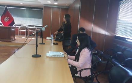 A la audiencia llegó la abogada, Ana María Ontaneda, en representación de la ex segunda mandataria, quien no acudió a la cita.