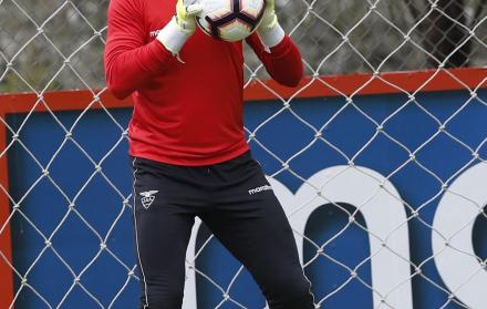 Pedro Ortiz atajó los tiros al veterano Antonio Valencia, al delantero José Ayoví y al colombiano Cristian Martínez Borja.