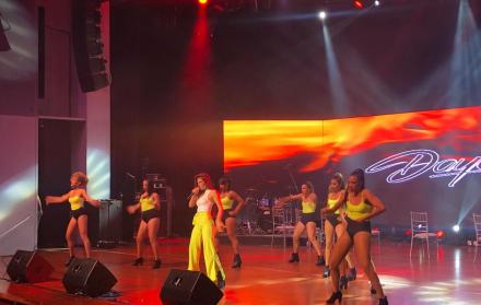 La cantante Dayanara Peralta deslumbró al público con el tema “El Innombrable”.