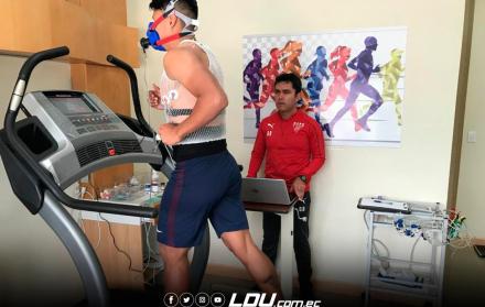 Luis Ayala, que militaba en el Independiente del Valle, pasó este 10 de junio los chequeos médicos para convertirse en jugador de los albos.