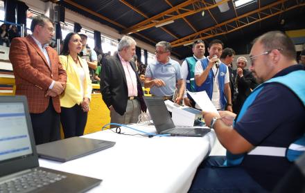 El simulacro electoral se llevó a cabo con la presencia de veedores internacionales.