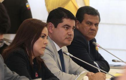 Fiscalización debía conocer el informe sobre si procede o se archiva el juicio político en contra de los consejeros José Tuárez y Walter Gómez presentado por el legislador Raúl Tello. El CNE notificó al movimiento Ahora 65 sobre el proceso para recolectar