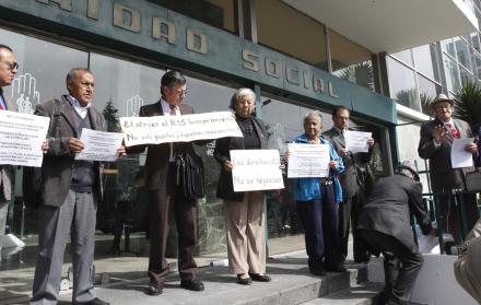 Acto. Los jubilados hacen plantones y reclaman por la falta de atención.