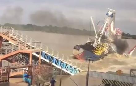 El barco pesquero Patricia impactó a la estructura del puente en octubre de 2017. Fue reconstruida meses después. No es el único accidente de este tipo.