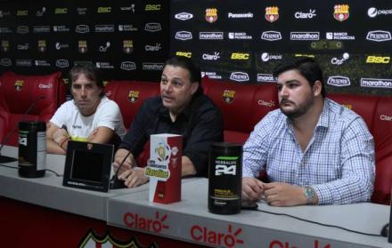 Alfaro Moreno ejerció el cargo de vicepresidente deportivo, mientras que Álvarez se desempeñó como presidente de la comisión de fútbol.