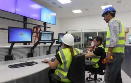 Esto forma parte del proyecto de concesión de la administración de las empresas eléctricas y de telecomunicaciones, que tiene previsto este año concretar el Gobierno