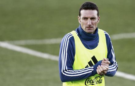 En el listado de jugadores, convocados por Scaloni, no constan los de Boca Juniors y River Plate.