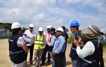 Darío Macas Salvatierra, alcalde electo de Machala, recorrió la vía Ferroviaria que es financiada por el Banco de Desarrollo del Ecuador.
