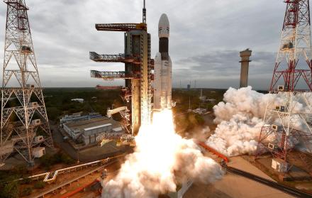 India busca lanza misión al inexplorado polo sur de la Luna