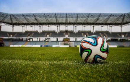A nivel internacional, los nombres de futbolistas que se relacionan con escándalos por manejar en estado de ebriedad fueron Maradona, Garrincha y hasta Arturo Vidal.