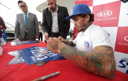 Vera firmó autógrafos en la ciudad de Guayaquil.