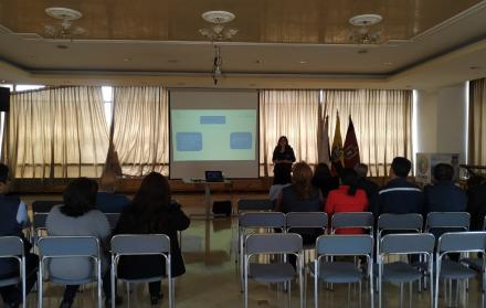 La doctora del MSP dio consejos a los servidores de la DGAC.
