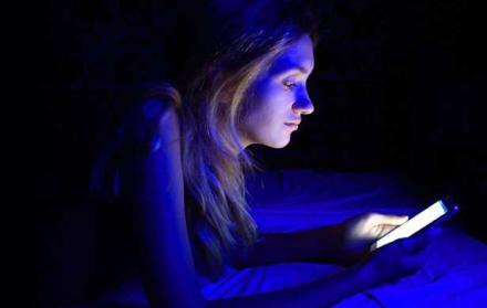 La luz azul de los dispositivos podría afectar el nivel de azúcar.