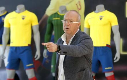 Jorge Célico dirigió al combinado de mayores en los duelos amistosos ante Perú y Bolivia.